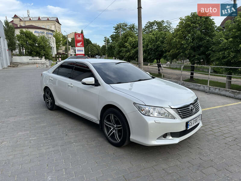 Седан Toyota Camry 2013 в Чернівцях
