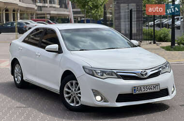 Седан Toyota Camry 2013 в Києві