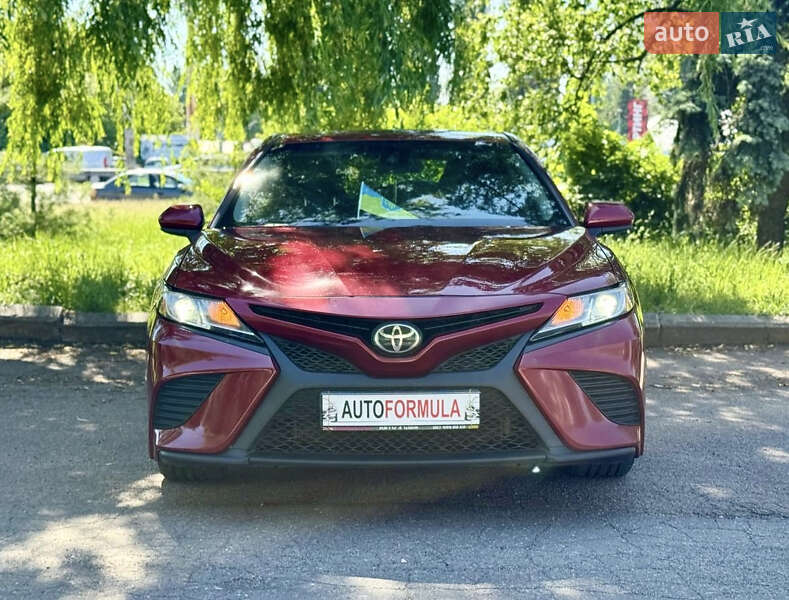 Седан Toyota Camry 2018 в Києві