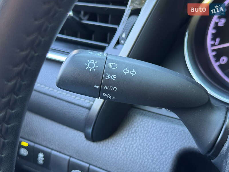 Седан Toyota Camry 2018 в Києві