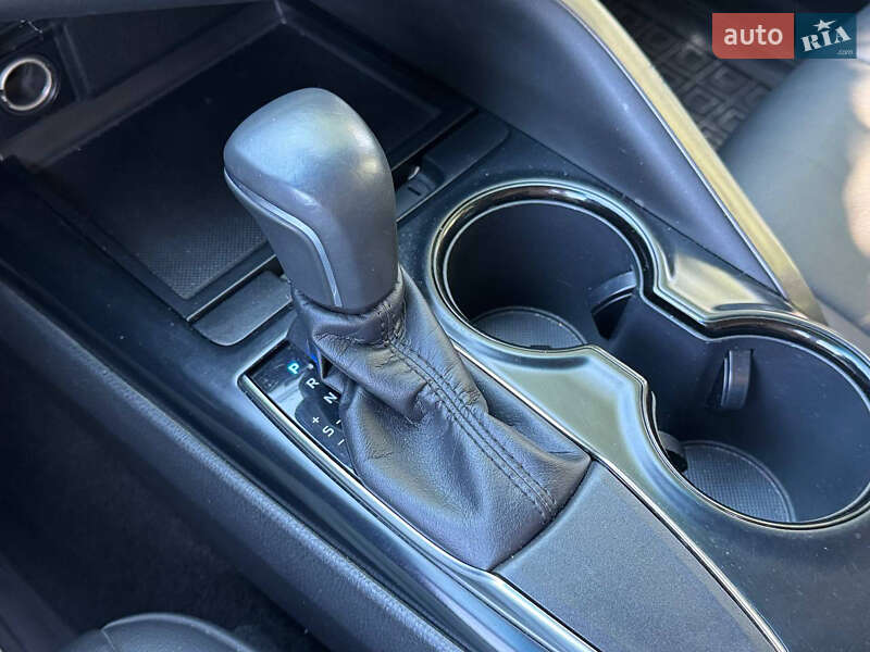 Седан Toyota Camry 2018 в Києві