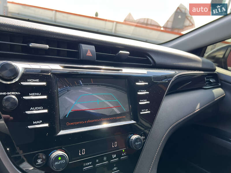 Седан Toyota Camry 2019 в Киеве