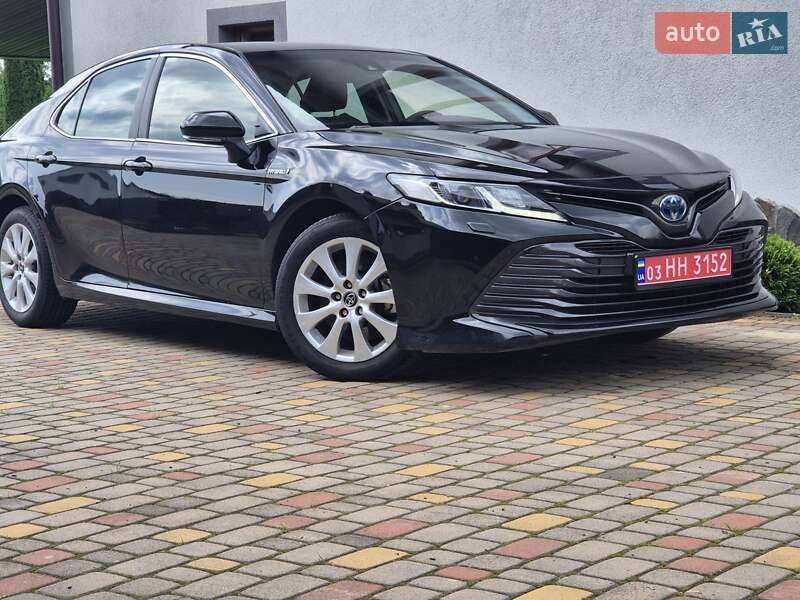 Toyota Camry 2019