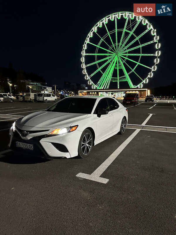 Седан Toyota Camry 2018 в Кропивницькому
