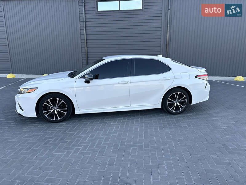 Седан Toyota Camry 2018 в Кропивницькому