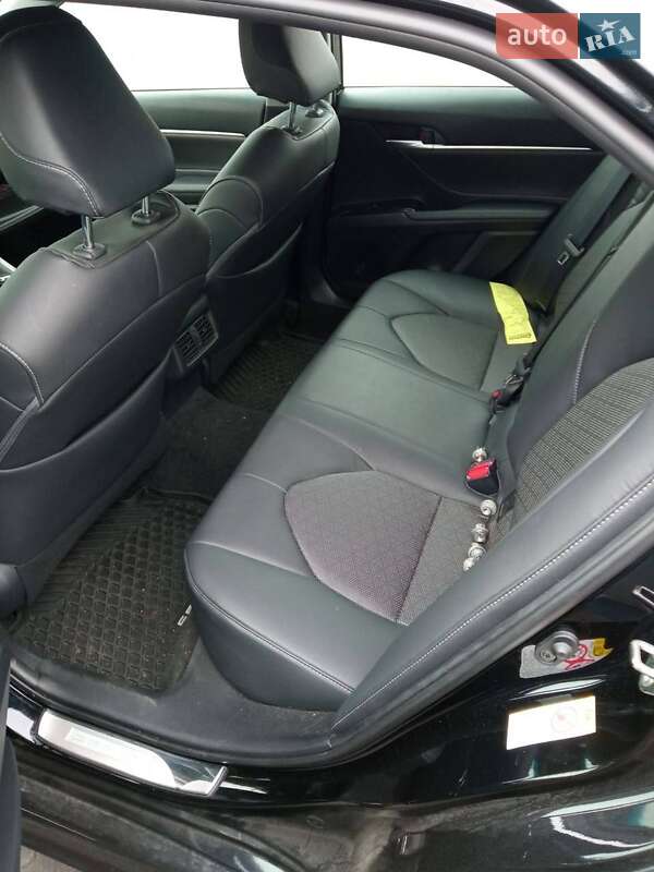 Седан Toyota Camry 2018 в Великій Михайлівці