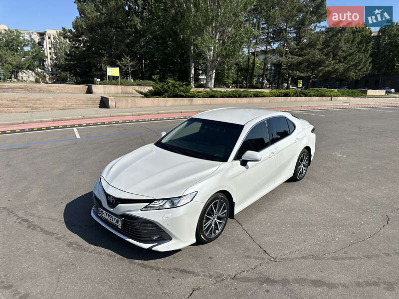 Седан Toyota Camry 2021 в 