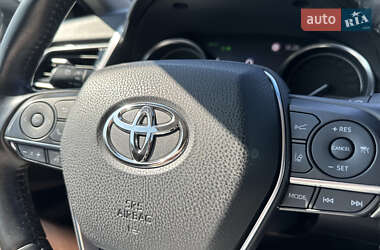 Седан Toyota Camry 2021 в 