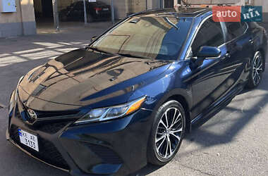 Седан Toyota Camry 2019 в Києві