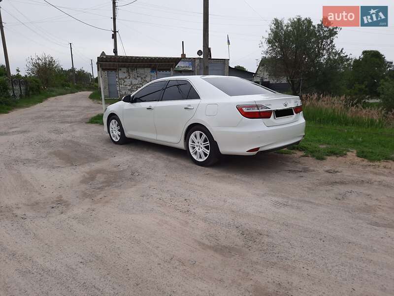 Седан Toyota Camry 2015 в Кременчуці