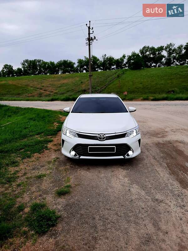 Седан Toyota Camry 2015 в Кременчуці