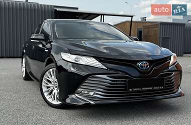 Седан Toyota Camry 2019 в Киеве