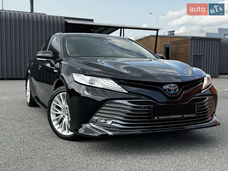 Седан Toyota Camry 2019 в 
