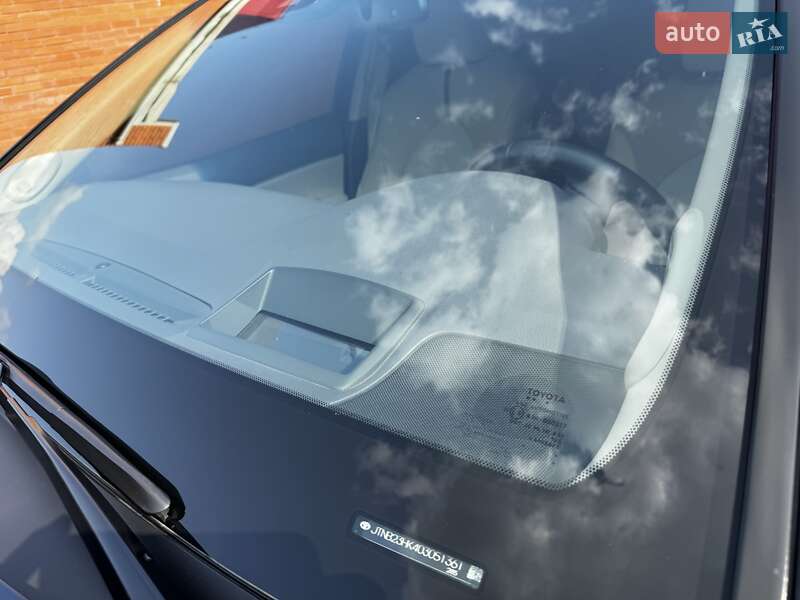 Седан Toyota Camry 2019 в Киеве