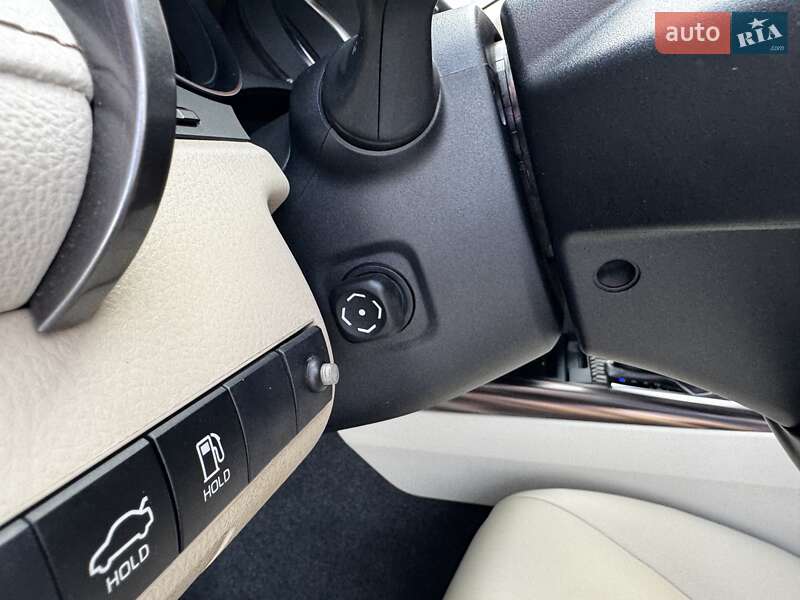 Седан Toyota Camry 2019 в Киеве