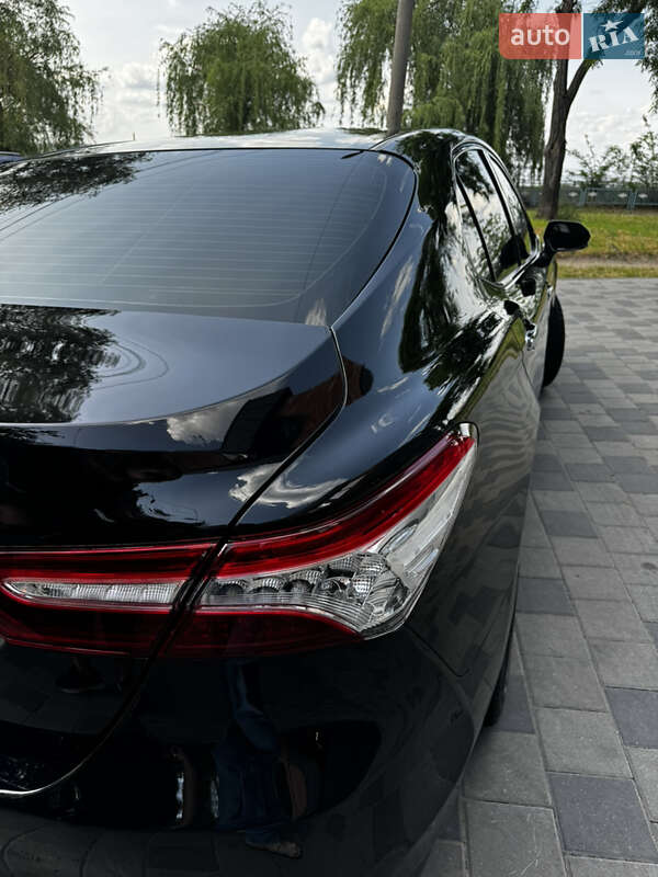 Седан Toyota Camry 2019 в Днепре