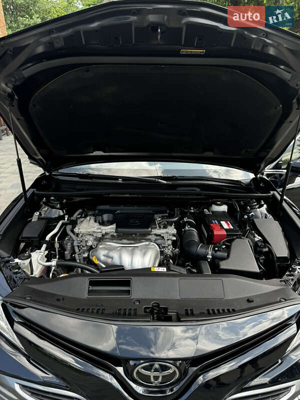 Седан Toyota Camry 2019 в Днепре