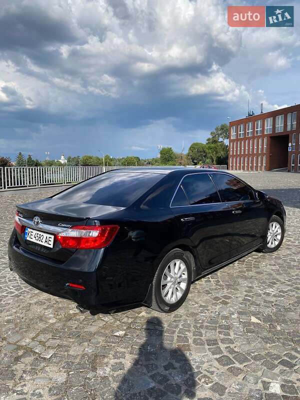 Седан Toyota Camry 2013 в Дніпрі