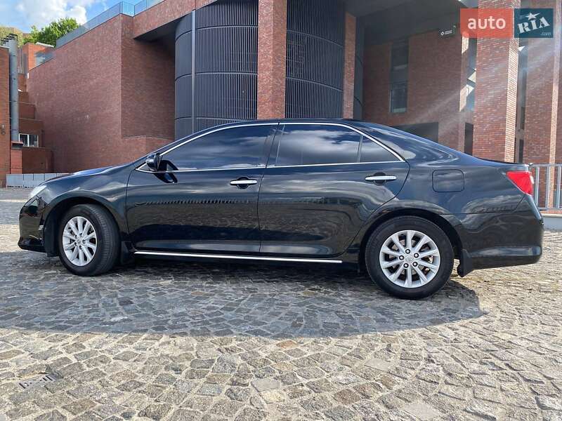 Седан Toyota Camry 2013 в Дніпрі