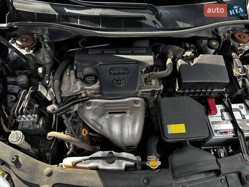 Седан Toyota Camry 2013 в Дніпрі