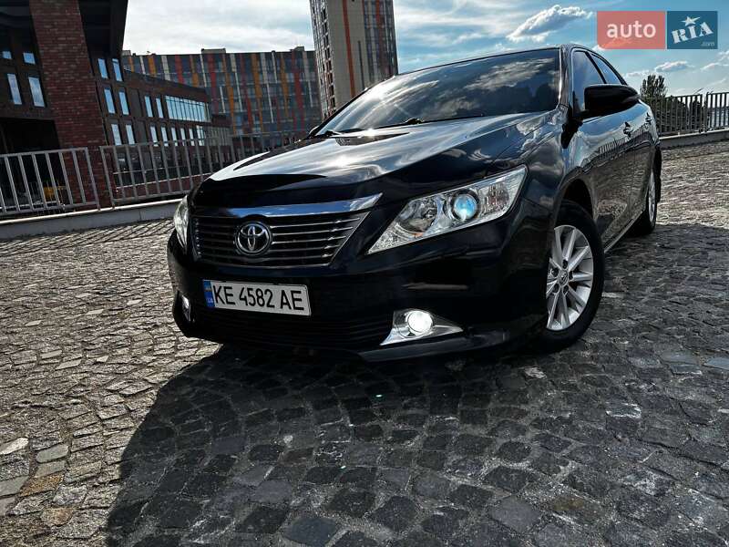 Седан Toyota Camry 2013 в Дніпрі