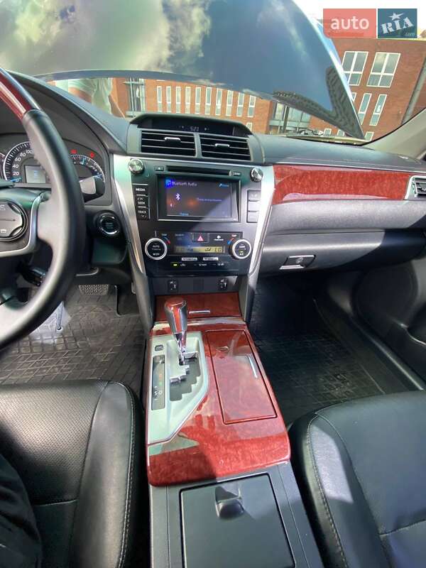 Седан Toyota Camry 2013 в Дніпрі