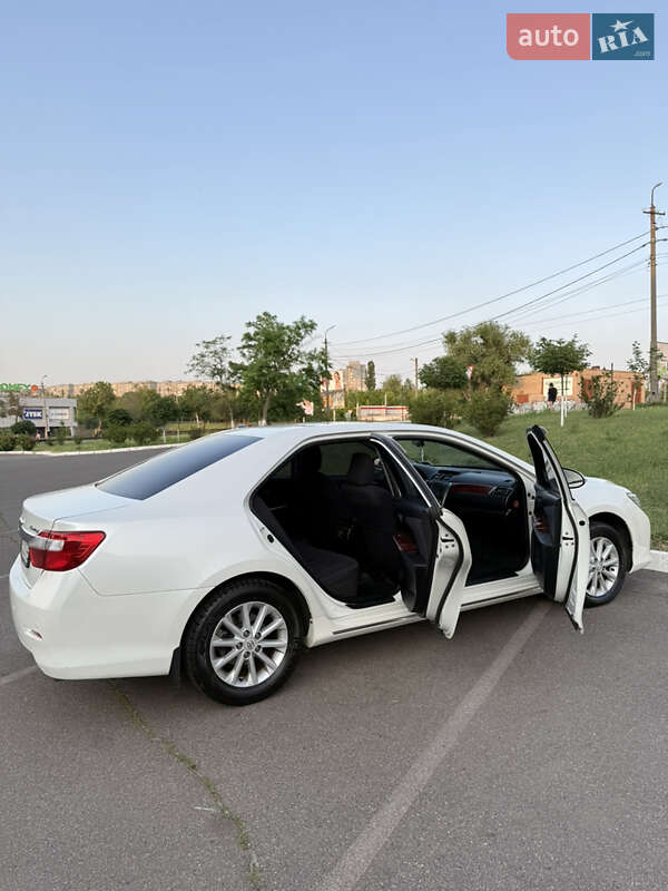 Седан Toyota Camry 2012 в Кривом Роге