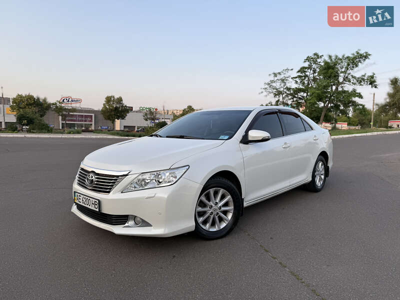 Седан Toyota Camry 2012 в Кривом Роге