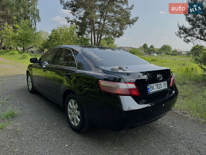 Седан Toyota Camry 2008 в Кременце