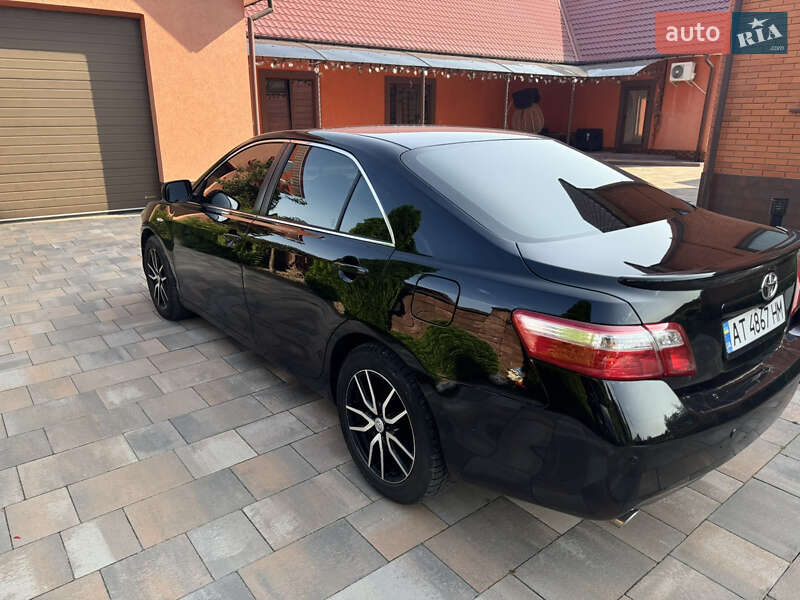 Седан Toyota Camry 2008 в Сарнах