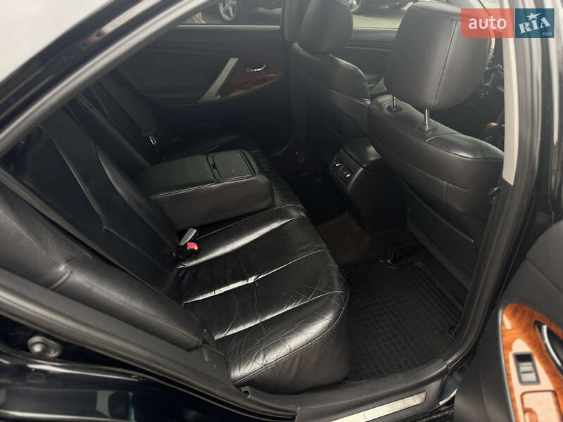 Седан Toyota Camry 2008 в Сарнах