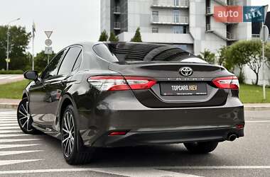Седан Toyota Camry 2018 в 