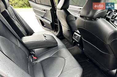 Седан Toyota Camry 2018 в 