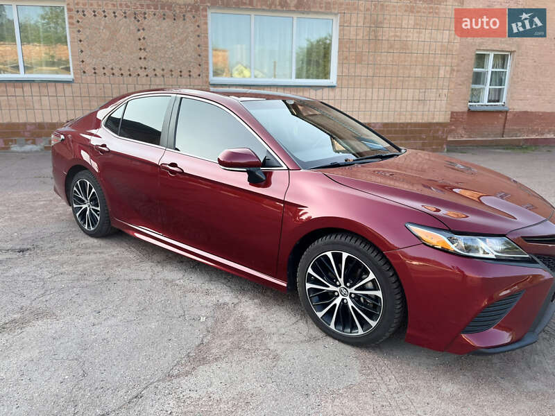 Седан Toyota Camry 2018 в Прилуках