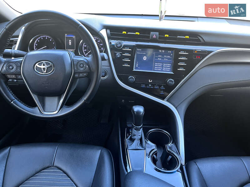 Седан Toyota Camry 2018 в Прилуках