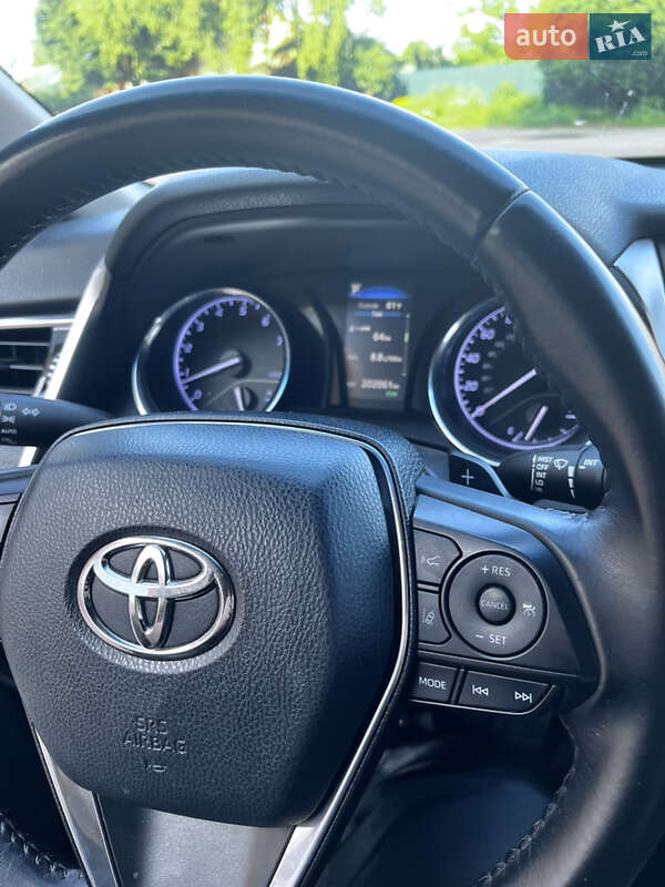 Седан Toyota Camry 2018 в Прилуках