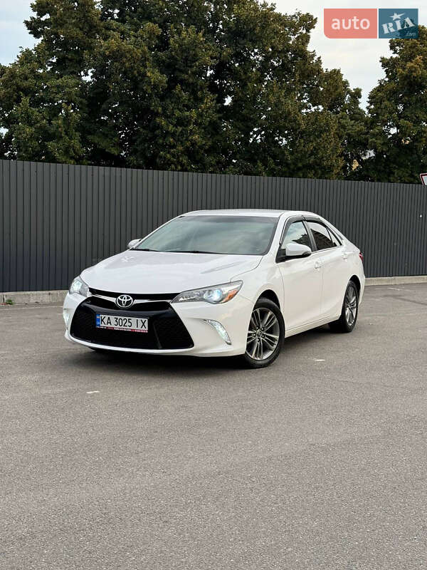 Седан Toyota Camry 2016 в 