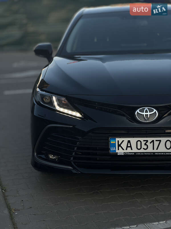Седан Toyota Camry 2023 в Києві