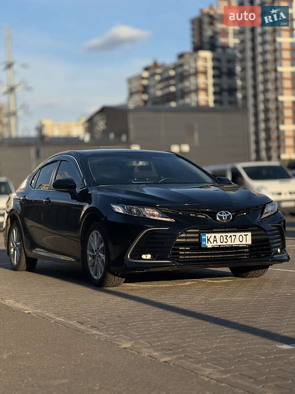 Седан Toyota Camry 2023 в Києві