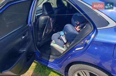 Седан Toyota Camry 2016 в 