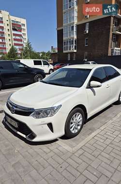 Седан Toyota Camry 2017 в Кременчуге