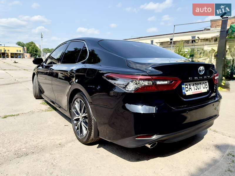 Седан Toyota Camry 2021 в Харькове