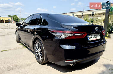 Седан Toyota Camry 2021 в 