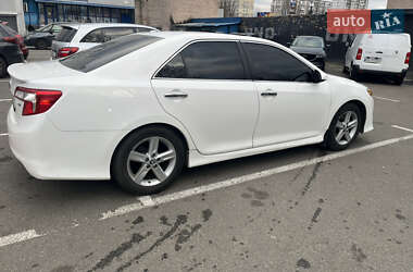 Седан Toyota Camry 2012 в 