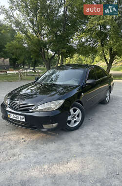 Седан Toyota Camry 2005 в Днепре