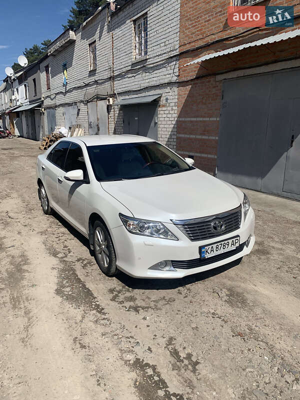 Седан Toyota Camry 2012 в Києві