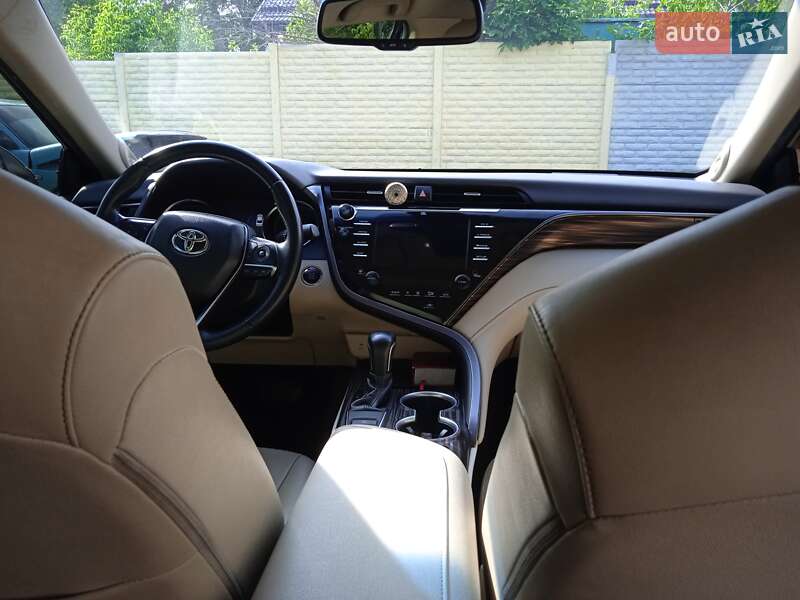 Седан Toyota Camry 2019 в Харкові