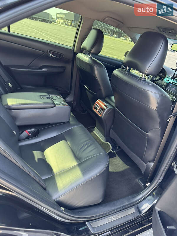 Седан Toyota Camry 2012 в Дніпрі