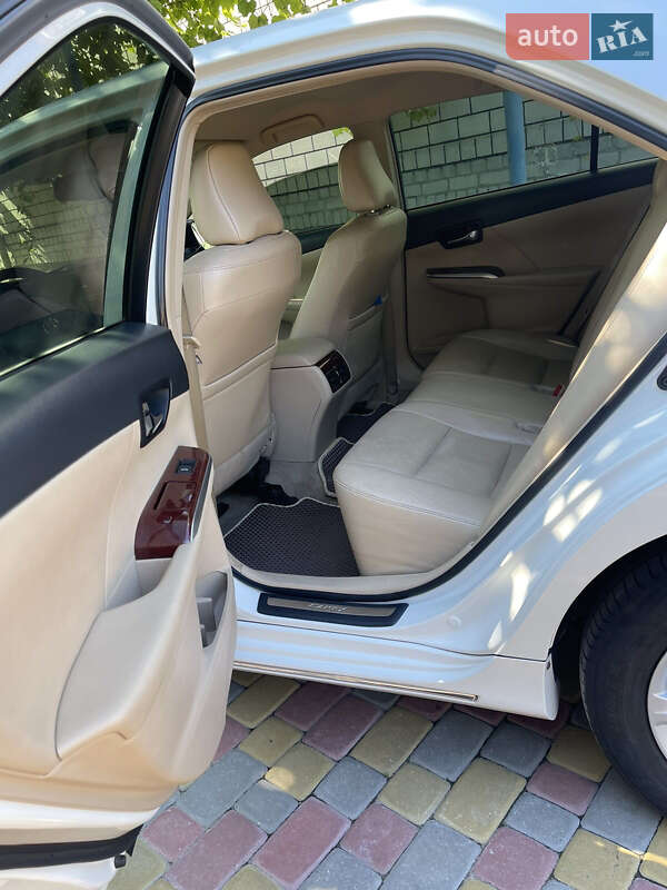 Седан Toyota Camry 2014 в Кременчуге