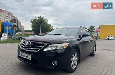 Седан Toyota Camry 2011 в Ровно